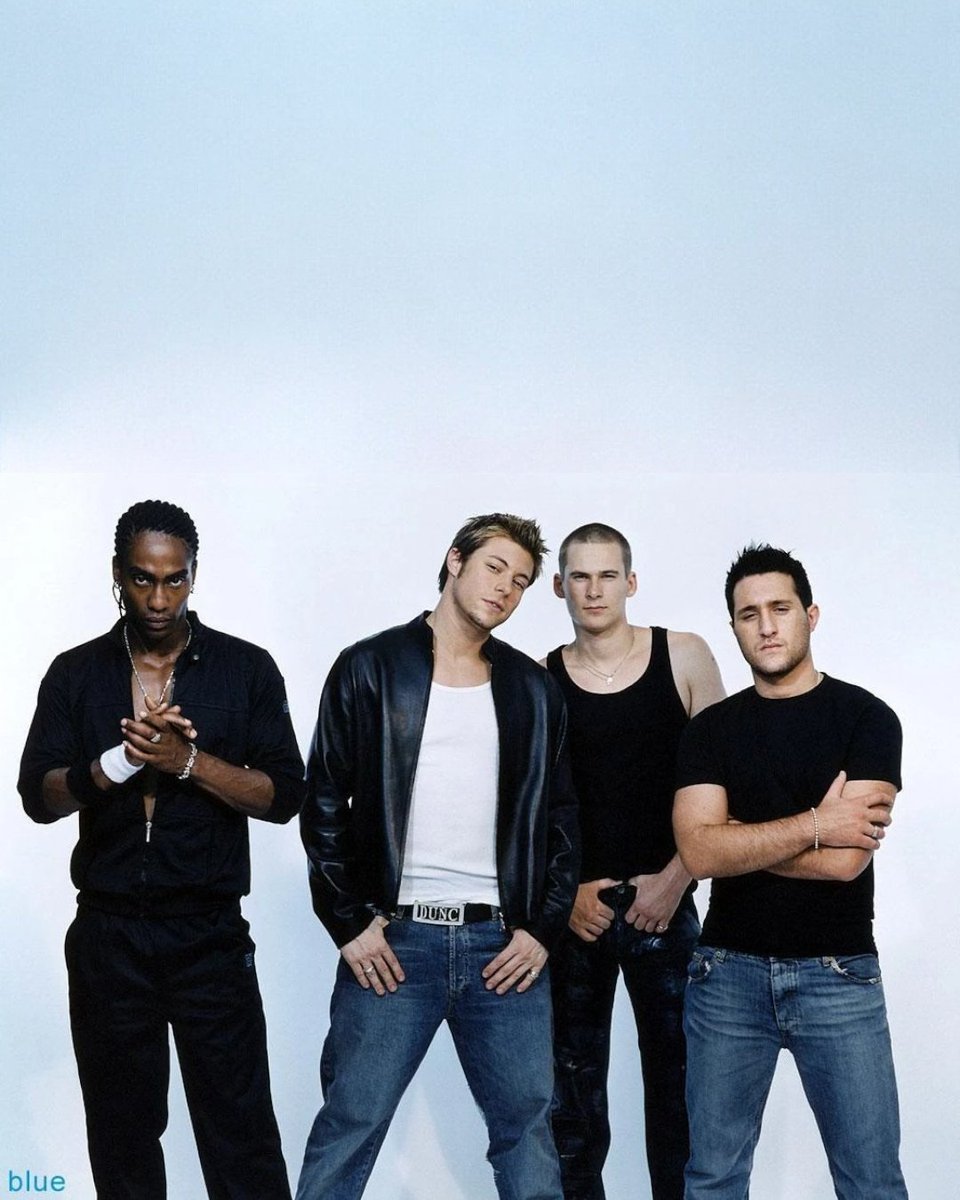 Take it up another level 💙 Now this is a throwback for the books!
•
#musicfans #onelove #musiclovers #officialblue #simonwebbe #duncanjames #leeryan #antonycosta