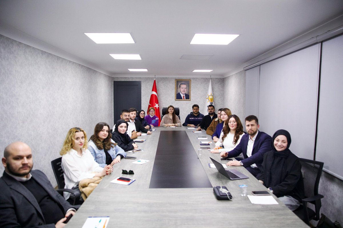 Haftalık Olağan Yürütme Kurulu Toplantımızı, İl Üniversiteler Başkanımız <a href="/EdanazDizbay/">Edanaz Dızbay</a> başkanlığında gerçekleştirdik.

Gençlerimiz için, gençliğimiz için çalışmalarımıza hız kesmeden devam ediyoruz!🙌🏻