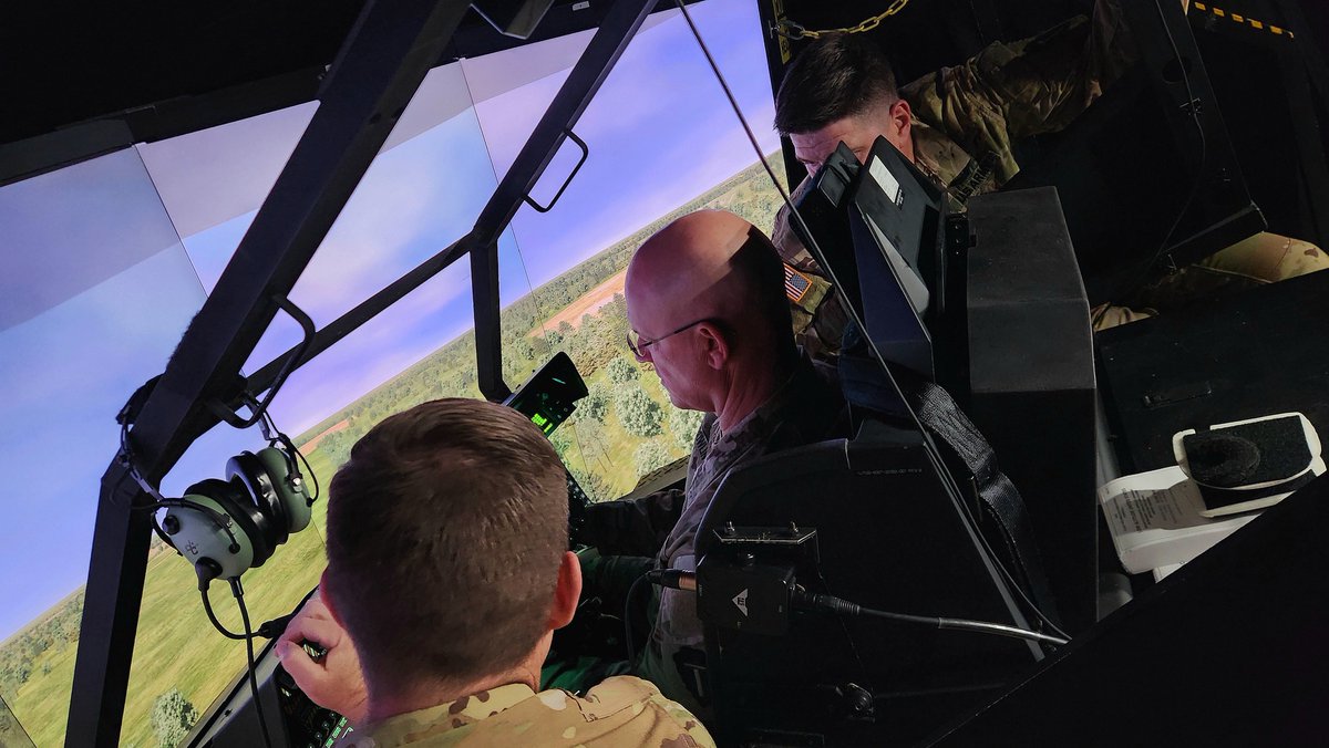 TexasGuard's tweet photo. Tech meets tradition. Flight simulators + sand tables = Texas Guard training. Join a force that's ready for anything. #TexasGuard #ArmyTraining #FutureForce https://t.co/7YxFTzwwdI