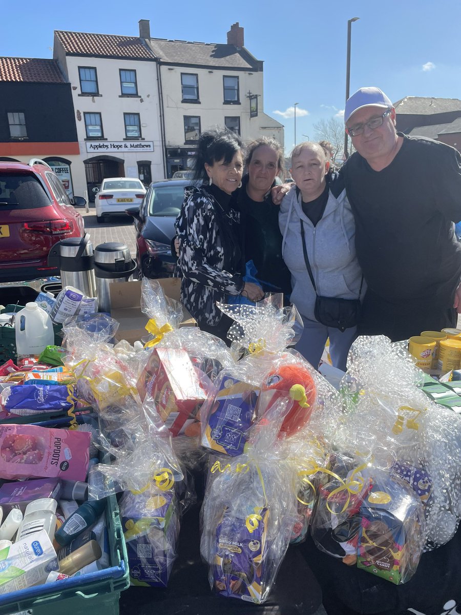 NitelightC's tweet image. Despite the wind, the wonderful team set up a free stall in Stockton today. Some very grateful people receiving Easter eggs, food, clothing and hot pie meals 😊❤️
#communitysupport #basicessentials #payitforward #cashlessaid