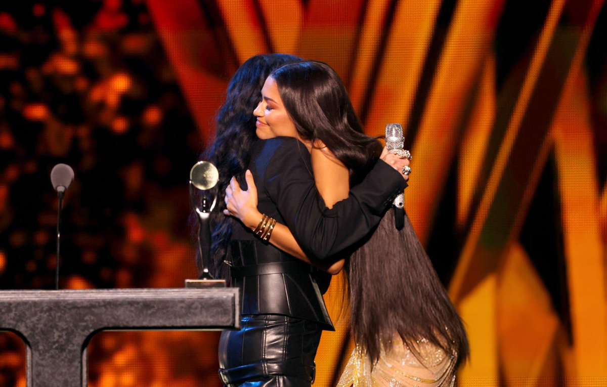 ⠀⠀⠀⠀
⸺ @ Rue_Updated
⠀⠀⠀⠀
"Rue &amp; Cher photographed on stage at the 2025 R*ck &amp; R*ll Hall of F*me Inducti*n Cerem*ny!" 
⠀⠀⠀⠀