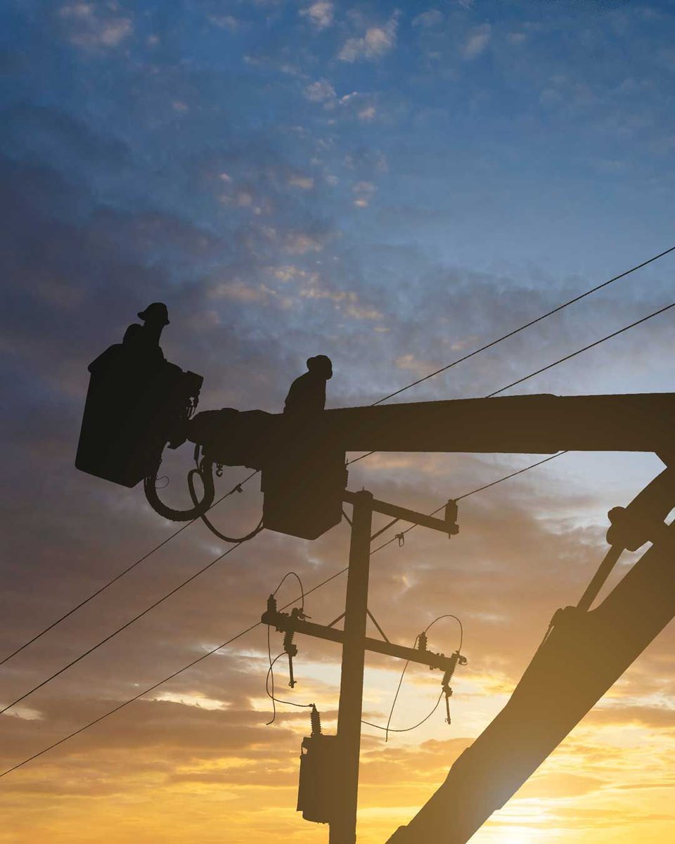 Today we recognize our electric cooperative heros who rain or shine, sweltering heat or subzero temperatures, are always on the call working to keep the lights on and our homes comfy. Thank you, to all lineworkers across Oklahoma, we appreciate all you do🫡bit.ly/thank-a-linewo…