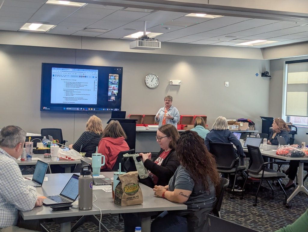ESUs 4, 5, 6 &amp; 9 came together through the ELNetwork!
💡 Dr. Nick Ziegler shared AI tools for EL support
📋 Anne Hubble (NDE) gave key state updates
🤝 Karma Ridpath shared how Dorchester supports ELs with Paras