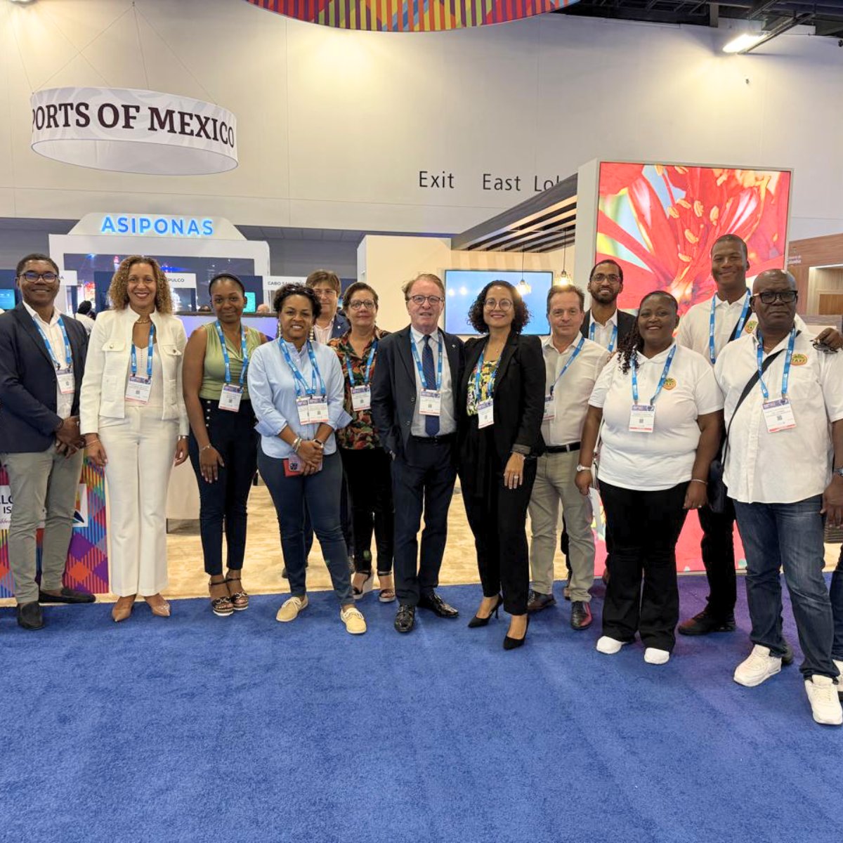 Port de Guadeloupe (@portguadeloupe) on Twitter photo 🚢 La #Guadeloupe était au #SeatradeCruiseGlobal 2025 à Miami !
🎯 Objectif : renforcer les liens avec les compagnies et valoriser nos atouts portuaires.
📈 +300 escales prévues la saison prochaine !
Merci à tous nos partenaires 🙌
#GPMG #Croisière #Tourisme <a href="/ilesGuadeloupe/">Îles de Guadeloupe</a> 🚢 La #Guadeloupe était au #SeatradeCruiseGlobal 2025 à Miami !
🎯 Objectif : renforcer les liens avec les compagnies et valoriser nos atouts portuaires.
📈 +300 escales prévues la saison prochaine !
Merci à tous nos partenaires 🙌
#GPMG #Croisière #Tourisme <a href="/ilesGuadeloupe/">Îles de Guadeloupe</a>