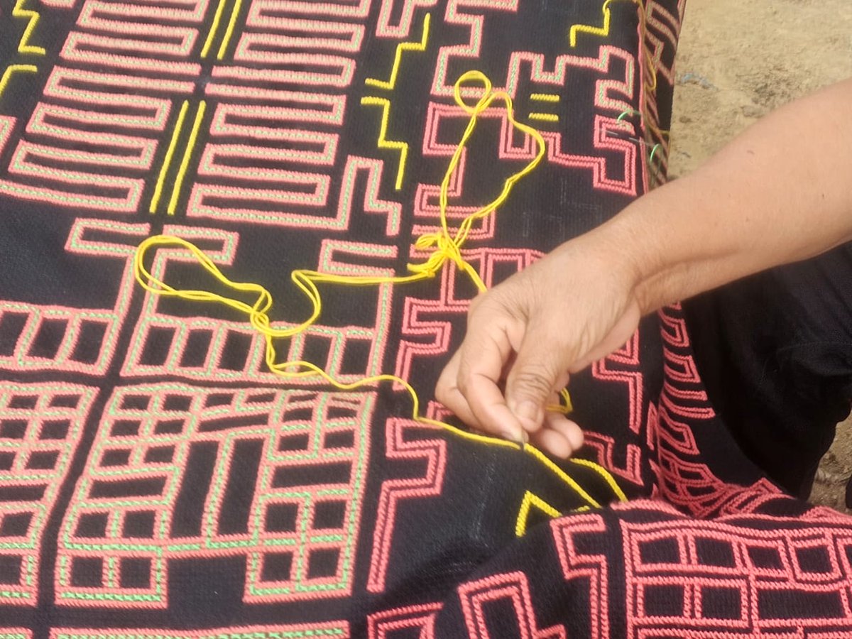 SuperGooddotart's tweet photo. Generative art meets ancestral craftsmanship

Shipibo artisans transform Beervangeer's generative maze designs into embroidered artworks, infusing them with their cultural heritage and creative intuition. https://t.co/79jqMHp0S7