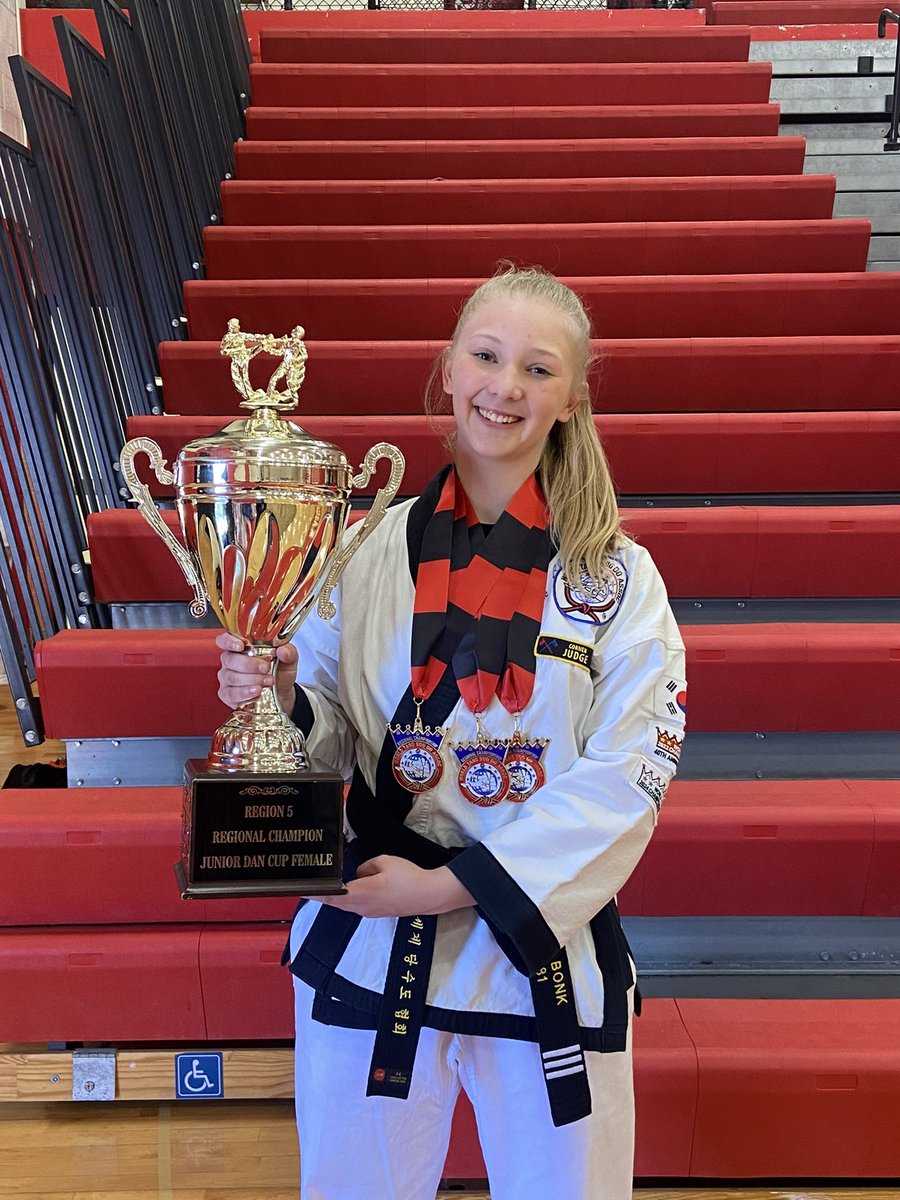 Ella Bonk tweet media