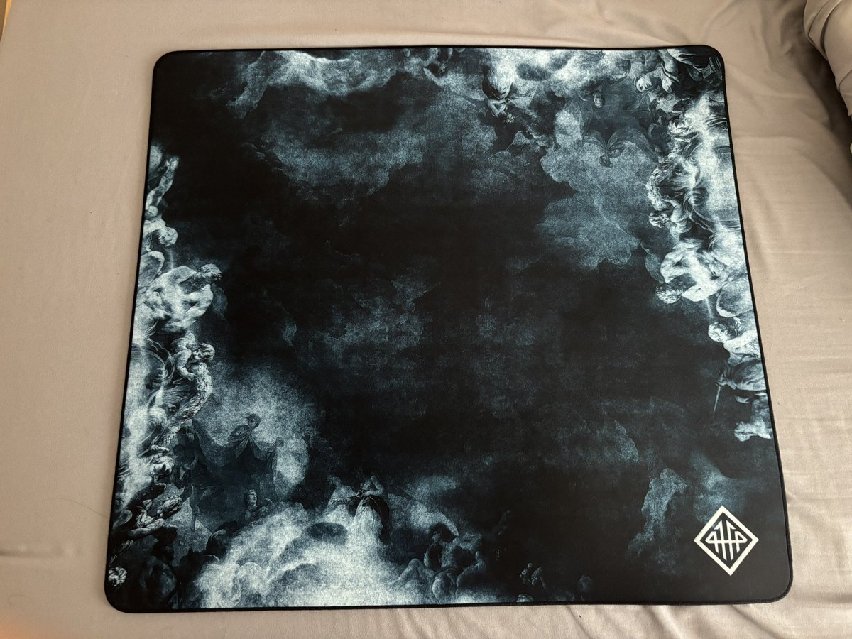 beyond impressed. beautiful mousepad, great stitching and quality, excellent feel when using it! thanks <a href="/FourOneOneFour/">4114</a> 🫶