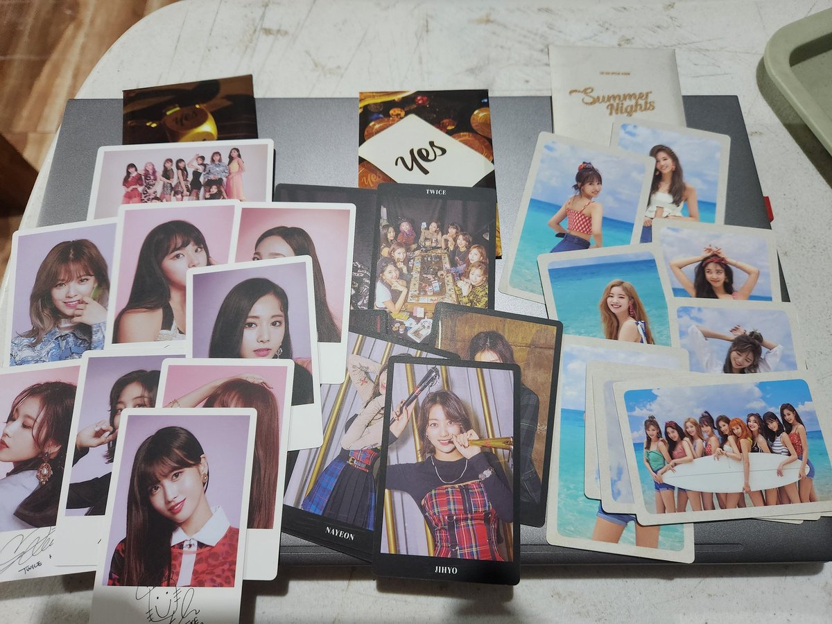 SeoulStationPH's tweet photo. WTS LFB official twice pob set (summer nights, yes or yes) 

- prio will take 3 pob sets
- complete members + ot9 pic
- orignal case, good condi
( will send more pics via dm)

Mod - j&amp;t

Pc photocard twice Nayeon jeongyeon Momo  Sana Jihyo Mina Dahyun Chaeyoung Tzuyu https://t.co/UQ11VhK1bh