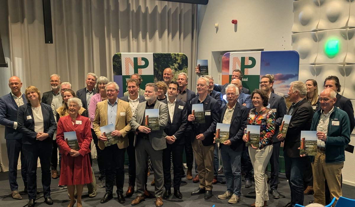 Sjaak Kruis (@wethsjaakkruis) on Twitter photo Vandaag ondertekende ik namens <a href="/npnieuwland/">NP Nieuw Land</a> met 21 collega voorzitters, SNP <a href="/ministerielvvn/">Ministerielvvn</a> , <a href="/staatsbosbeheer/">Staatsbosbeheer</a> , <a href="/Natuurmonumente/">Natuurmonumenten</a> , <a href="/LandschappenNL/">LandschappenNL</a> , <a href="/IPO_Provincies/">IPO</a> e.a het Manifest 2025 - 2030: impuls voor goede samenwerking aan veerkrachtige, beleefbare Nationale Parken. Vandaag ondertekende ik namens <a href="/npnieuwland/">NP Nieuw Land</a> met 21 collega voorzitters, SNP <a href="/ministerielvvn/">Ministerielvvn</a> , <a href="/staatsbosbeheer/">Staatsbosbeheer</a> , <a href="/Natuurmonumente/">Natuurmonumenten</a> , <a href="/LandschappenNL/">LandschappenNL</a> , <a href="/IPO_Provincies/">IPO</a> e.a het Manifest 2025 - 2030: impuls voor goede samenwerking aan veerkrachtige, beleefbare Nationale Parken.