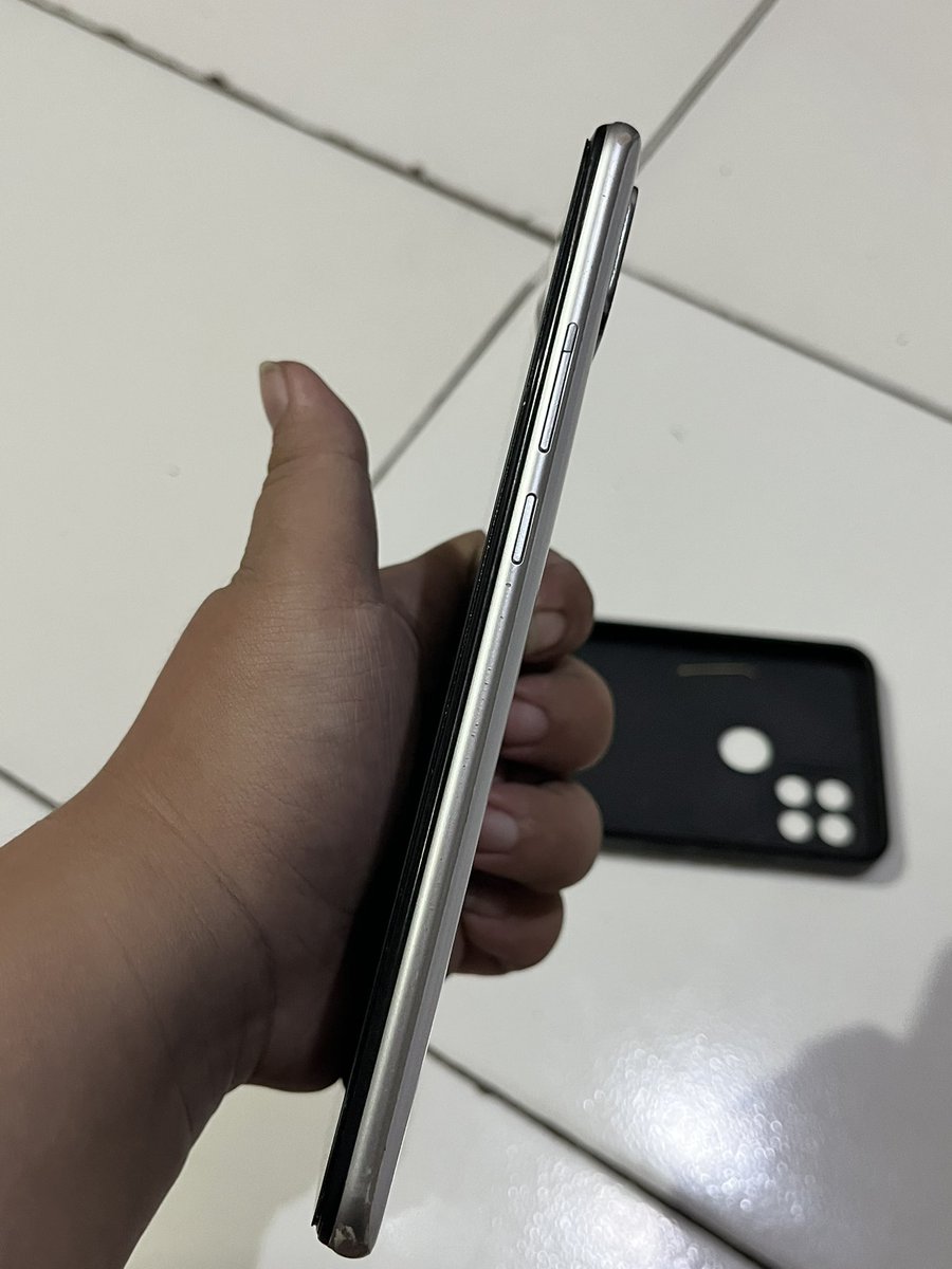 calvinalej's tweet photo. wts oppo a15 
- no box
- free charger
- semua masih ori
- minus tombol on off &amp; volume susah dipencet

open price 600k nego alus

dom jakut, jakpus, jatiasih, jatisari sekitarnya https://t.co/qzNi2q6Vjx