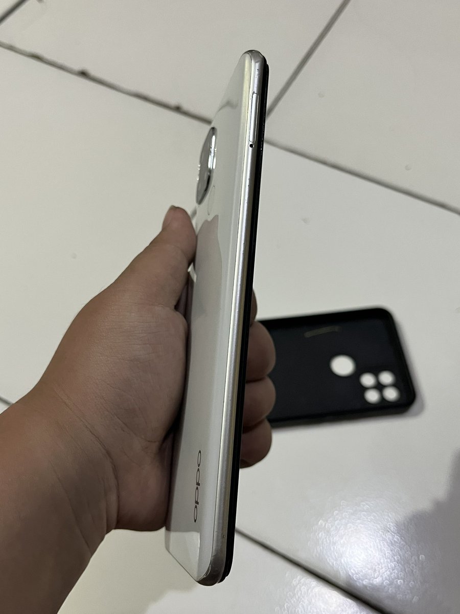 calvinalej's tweet photo. wts oppo a15 
- no box
- free charger
- semua masih ori
- minus tombol on off &amp; volume susah dipencet

open price 600k nego alus

dom jakut, jakpus, jatiasih, jatisari sekitarnya https://t.co/qzNi2q6Vjx