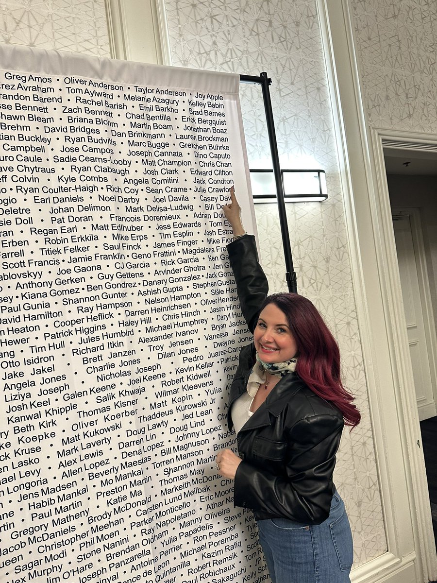 JoyOfSharePoint's tweet image. Already found my name on the @CommsvNext #Community wall! 
Waaaay up there. 😂 #shortpeopleproblems #Microsoft365