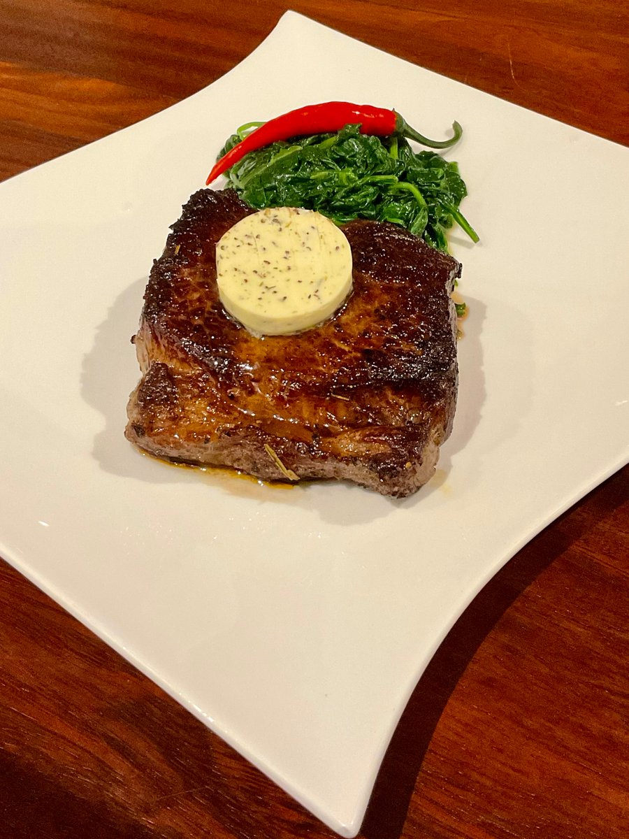 zandatoto's tweet photo. Day 63: #Keto4EverydayPeople Pan-seared six-week matured rump, topped with a pat of herbed butter. Served with sautéed baby spinach with garlic and lemon. #KitchenAddict