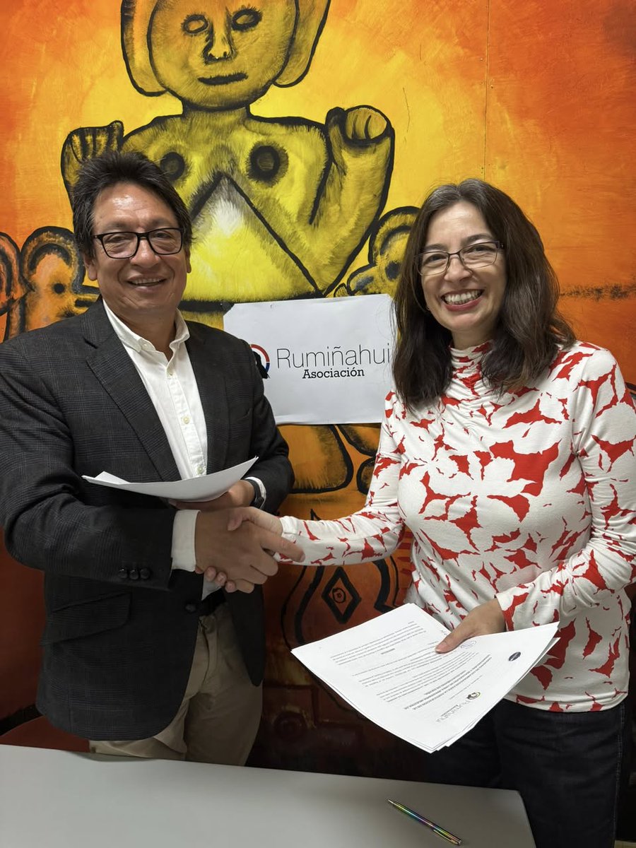 María Cristina Carrillo de Periscopio Sur y Vladimir Paspuel de <a href="/AsoRuminahui/">Asociación Rumiñahui</a>  firmaron un convenio de colaboración institucional para la potenciación de LÍNEA IMAGINARIA, Muestra de Cine Ecuatoriano en España. Ya nos estamos preparando para nuestra edición 2025!