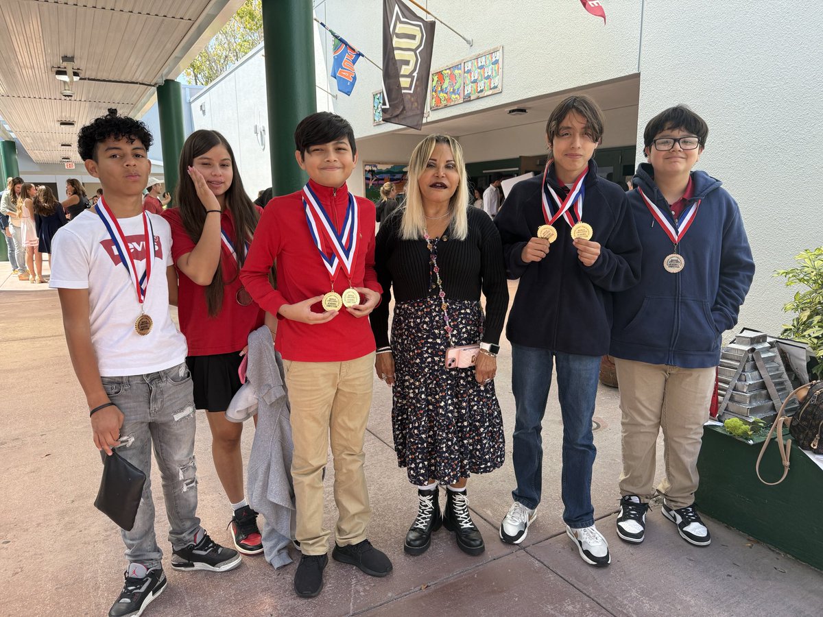 McNicolHawkLife's tweet image. Proud moment for McNicol at the Broward World Languages Competition! Our talented students brought home 16 medals: 7 First Place, 6 Second Place, and 3 Third Place wins! #McNicolPride #WorldLanguages #StudentSuccess