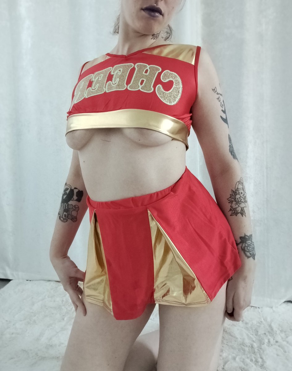 XxAudreysagexX's tweet photo. @DLingeriesexy @Dream_of_Yuki Voici pour le 2eme #defidelasemaine est ce que je suis dans le thème ? Video striptease disponible ici 👉https://t.co/fdB69Sx3sm 😘
#NGOT #underboobs #cheerleaders #yellow44 #Y44
@AmatriceFr @BeautyPornART @Body_Art_be_fr @CamaSutrax @VirtuAss @FrancaisesSexy @frenchieswild https://t.co/zAlYQPmh74