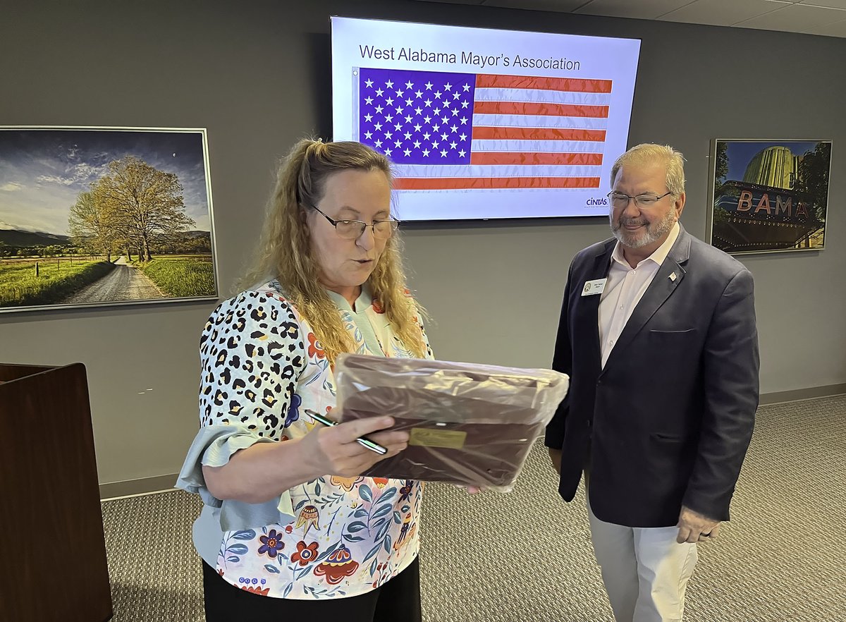 WestAlaRegional's tweet photo. During the meeting, Susan Chase, mayor of Beaverton and current WAMA president, presented Mike Oakley, mayor of Centreville, a clock thanking him for his service to WAMA as the 2024 president. https://t.co/VwY9RaV7mm