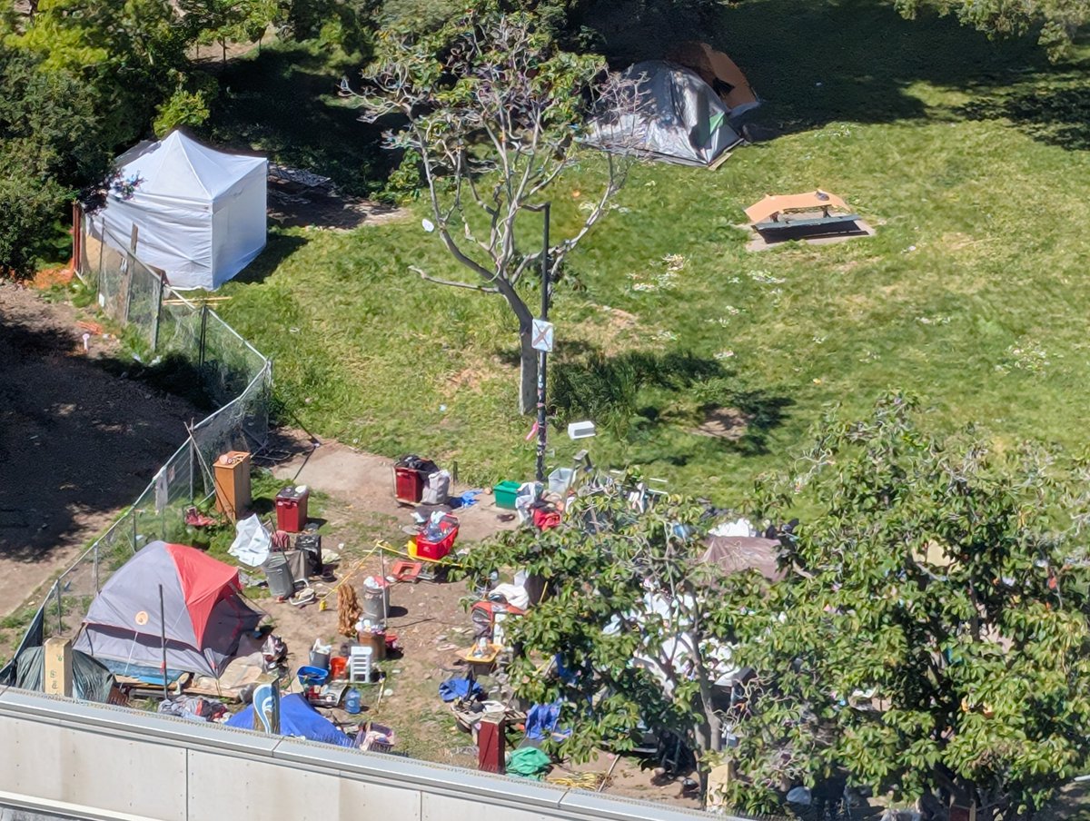 Great view of the Mosswood Park encampment from the upper floors of Kaiser Oakland. Last year, Sheng Thao got a $7.2 million grant to clear this and two other camps, but it's still thriving. For more leadership like this, vote for Barbara Lee tomorrow.