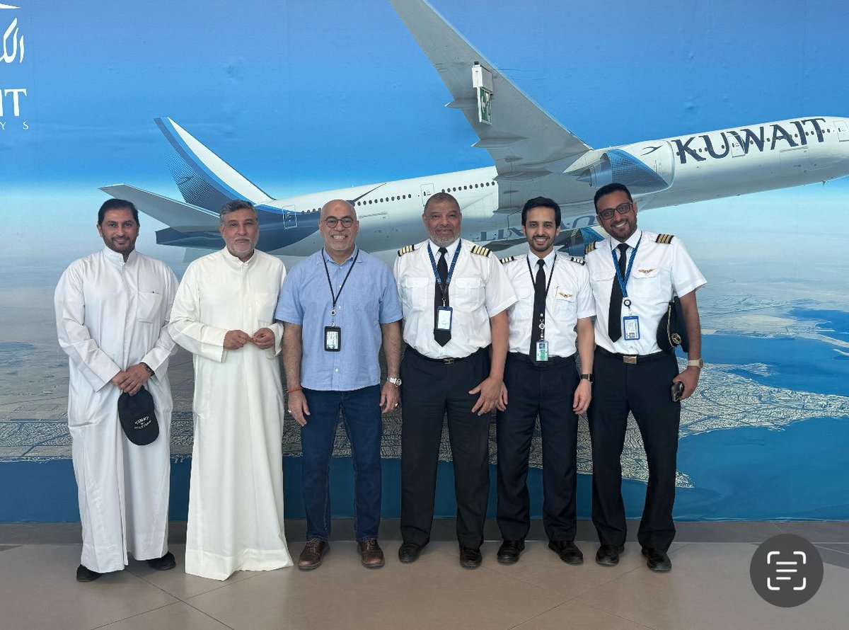 ودعت #الخطوط_الجويه_الكويتيه اليوم الكابتن #فوزي_الجيران بعد عطاء امتد إلى 45 سنة تدرج فيها بين أساطيل الناقل الوطني وختم على البوينج 777 ، كان فيها مثال للعطاء والولاء والخلق والإلتزام ، وكان في إستقباله ووداعه بعد رحلة القاهرة مجموعة من الزملاء الطيارين والعاملين .#كفيت_ووفيت
