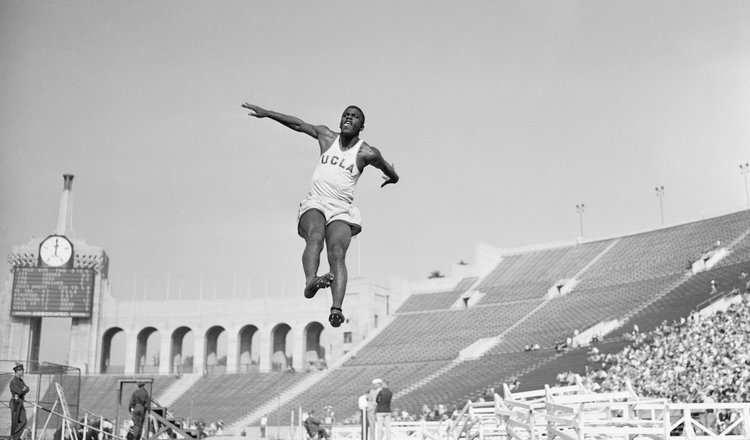 BBGreatMoments's tweet image. Jackie Robinson in the long jump for UCLA, 1940.