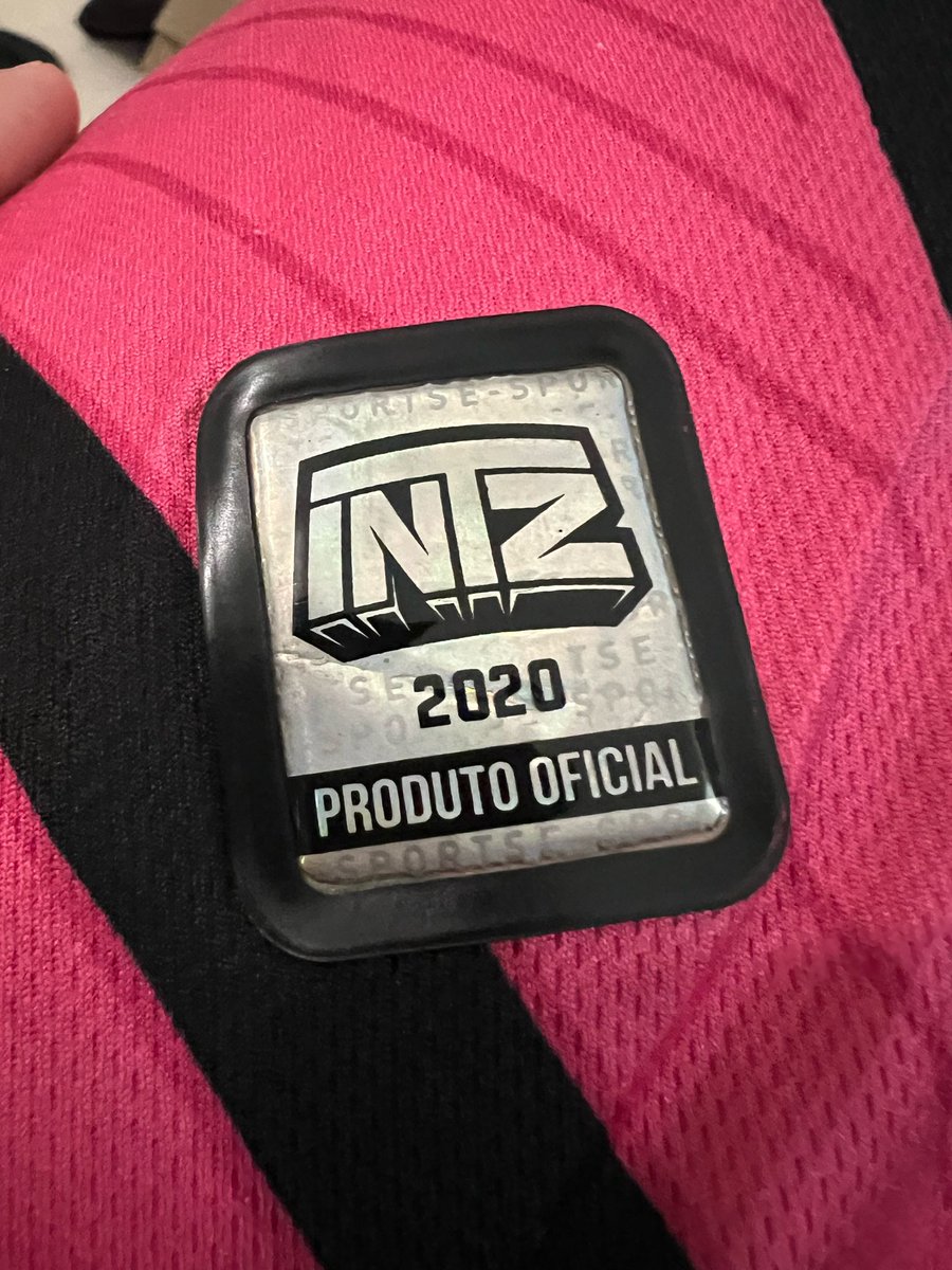 É muito difícil apenas aceitar o fim de algo que nem ao menos nos deu direito de ter uma despedida.