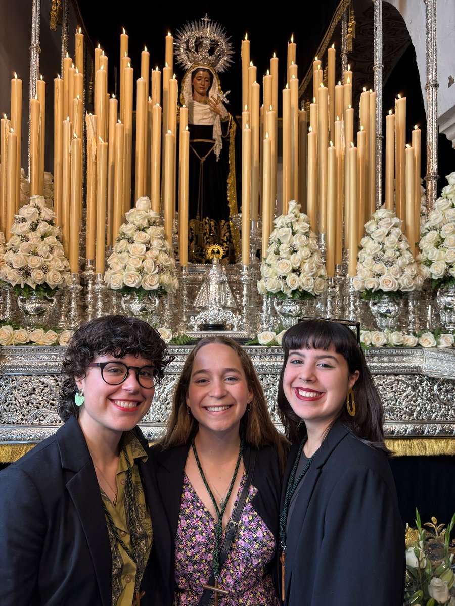 Formando un haz apretado
Como lo has querido tú
Caminemos hermanados siempre a tu Cruz abrazados, Cristo de la Vera Cruz💚✝️