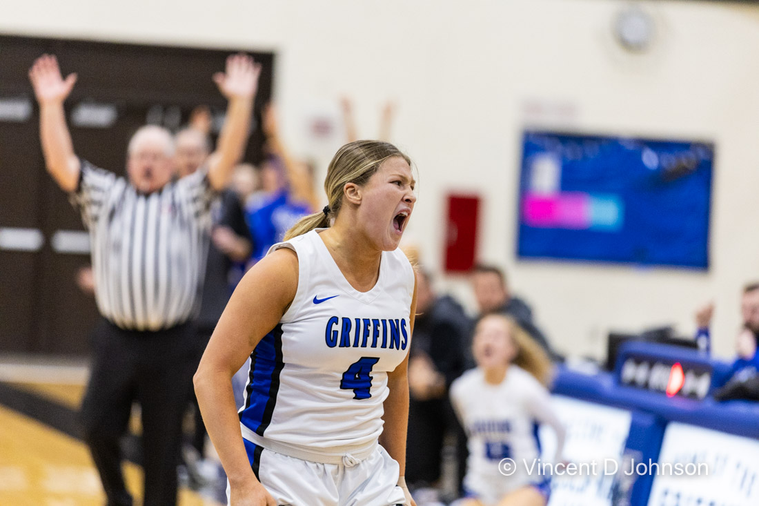 This is how excited I know you are that I'm finally catching up on all my #basketball🏀 photo galleries.
Playoff action between Lincoln-Way Central and #LincolnWayEast. Link below. ⬇️
<a href="/LWEastAthletics/">LW East Athletics</a> <a href="/LWEGirlsBball/">LWE Girls Basketball</a> 

vincentdjohnson.zenfolio.com/girls-basketba…