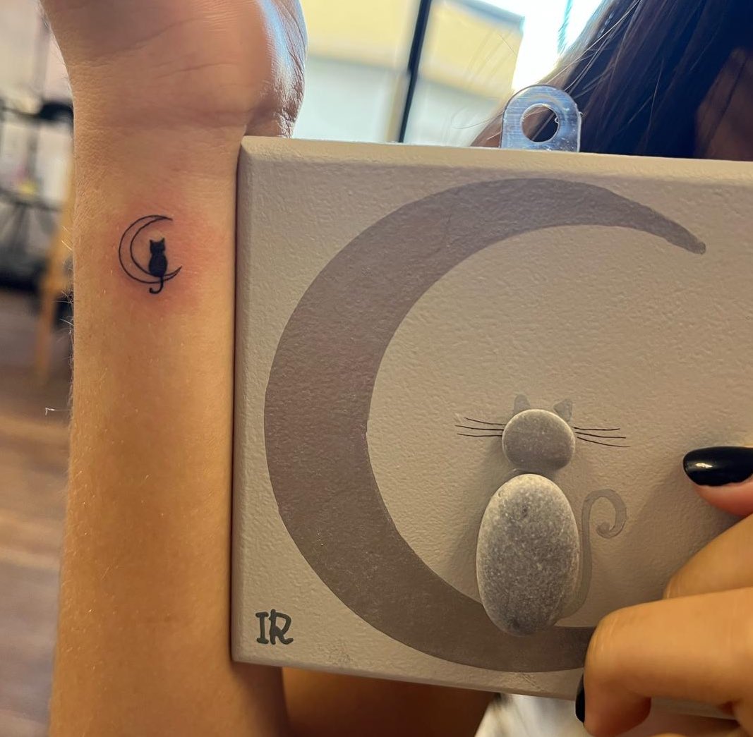 se tatuó el cuadrito que le regalé 😭😭😭