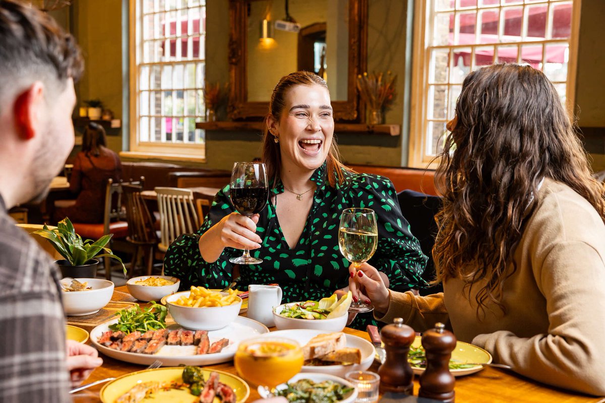 DialArch's tweet photo. Fresh ingredients. Big flavour. No fuss.  
From delicious steaks to golden fish &amp; chips, every dish @dialarchpub is made to hit the spot.  
Come hungry — leave happy 😋
#JustDialThings #DialArchPub #booknow #publife #family #friends #woolwicharsenal #woolwichweekend @YoungsPubs https://t.co/83pBd32dfh