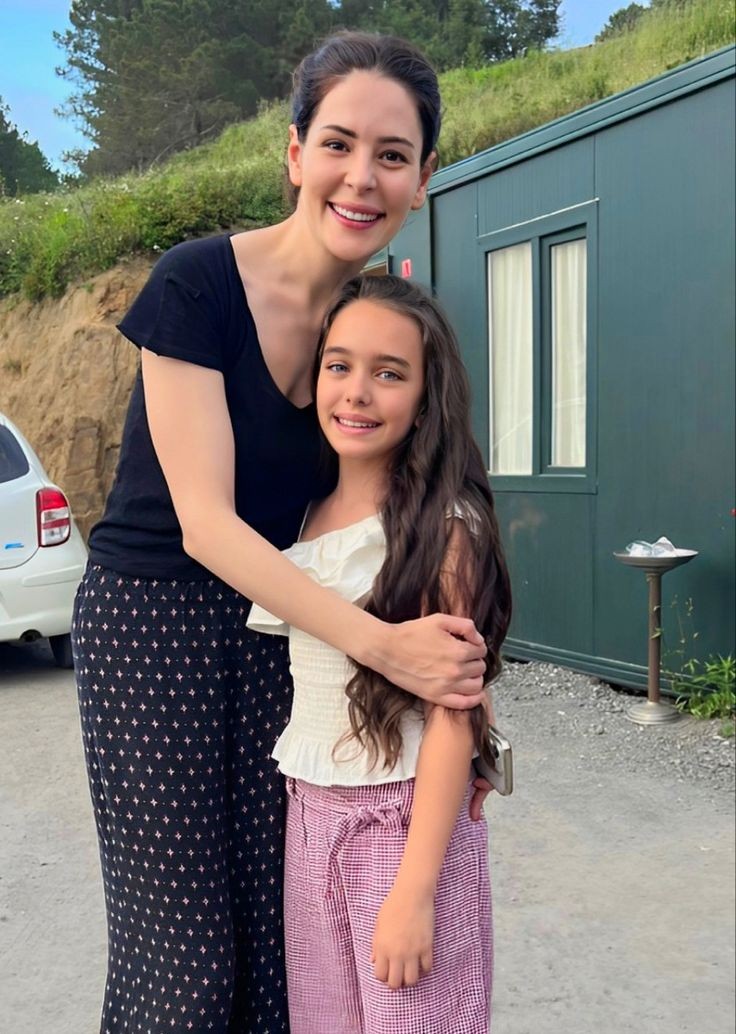 mrbbenelif's tweet photo. Tarihi Silemezsiniz!
#MalhunSultan Devlet Ana’dır.
#FatmaSultan o devletin şerefli kızıdır.
Tarihin yazdığı Ana Kız sahnelerini dizide de görmek seyircinin hakkıdır.
Yok saymak, tarihe ihanet etmektir!
#KuruluşOsman
@1tevekkel @mmehmetbozdag @FatmaNurGuldali @Bereliadammm https://t.co/AxENiaTox0