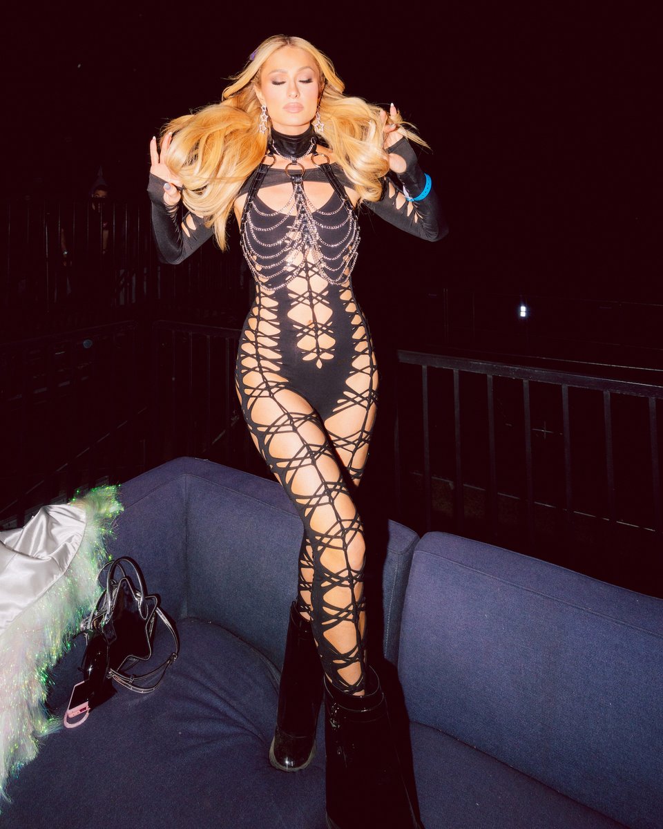 Paris Hilton tweet media