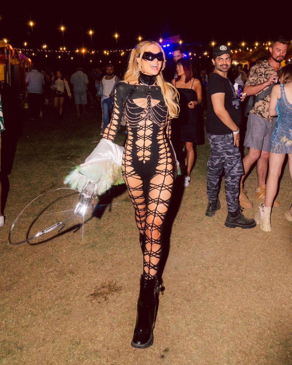 Paris Hilton tweet media