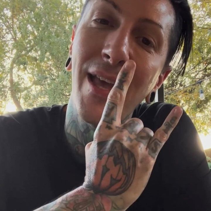 xdarknoirx's tweet photo. Chris appreciation post: PUMPKIN TATTOO 🎃 https://t.co/WWV2ViQd5L