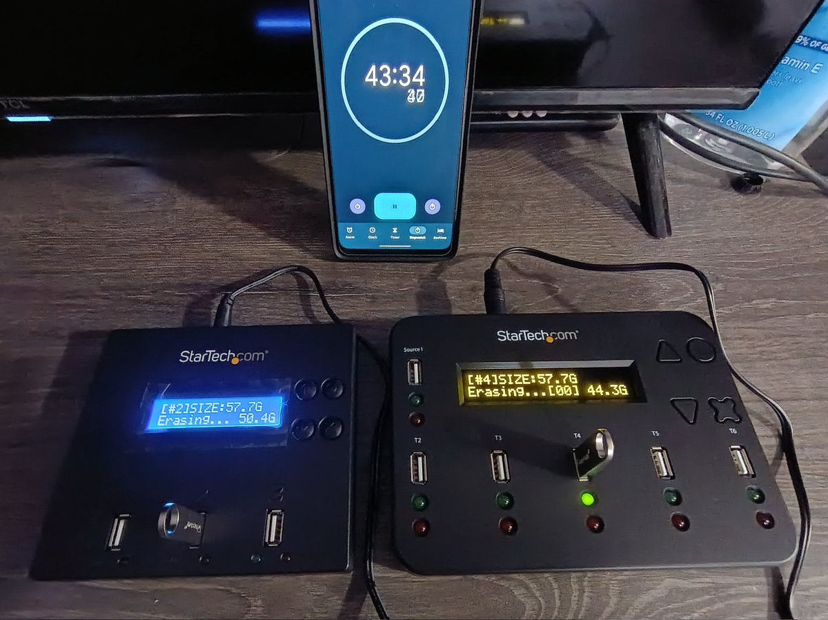 NullTechNode's tweet image. So I decided I&apos;d entertain myself with a benchmark test between the #Startech #USBDUP12 and #USBDUP15 is there any reason why the #USBDUP12 is Gigabytes faster than the #USBDUP15. Working mode is set to &quot;fastest&quot; on each device. Both flash drives are identical as well.