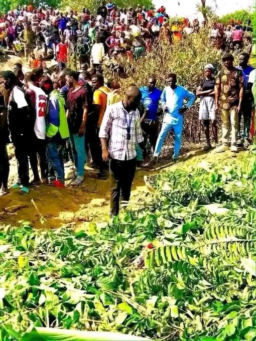 PO_GrassRootM's tweet photo. Viewer discretion advised.

47 people killed and buried in a mass grave today in Plateau State while Bola Tinubu is enjoying him in France. https://t.co/KTdLTDkKJD