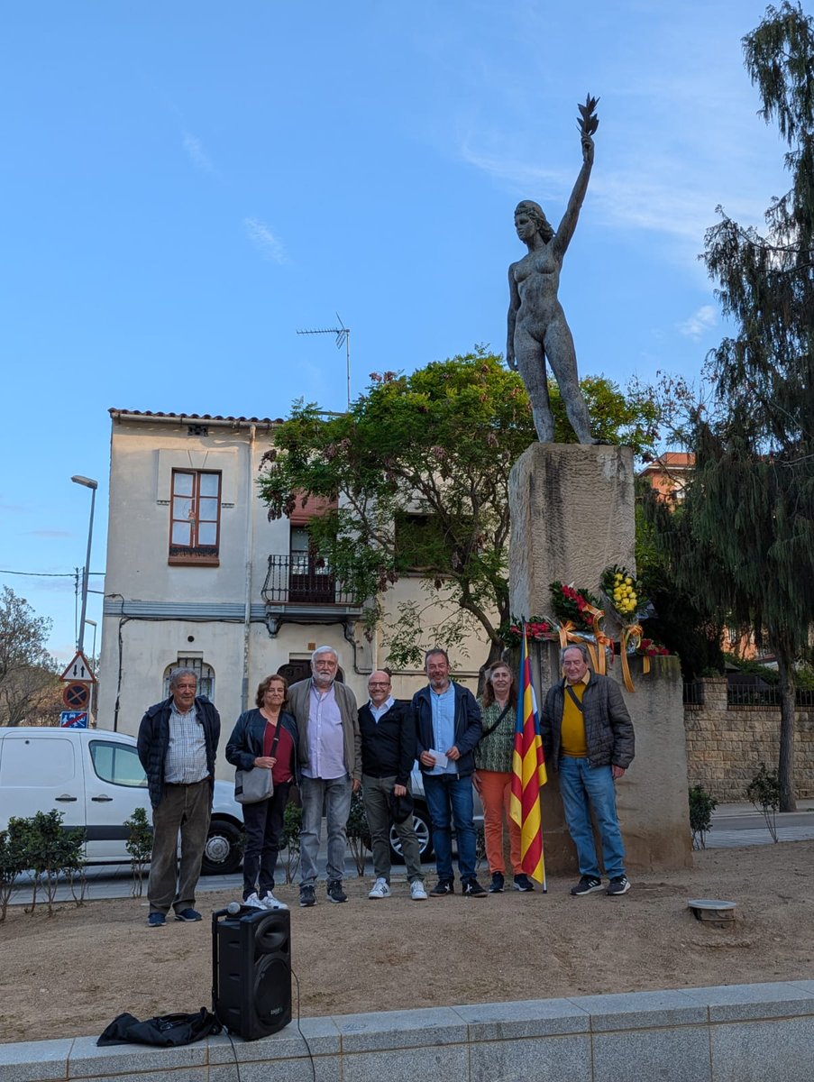 Avui hem fet ofrena al monument a la República per tots els qui hi van creure i per tots els que van lluitar per defensar-ne els ideals.
