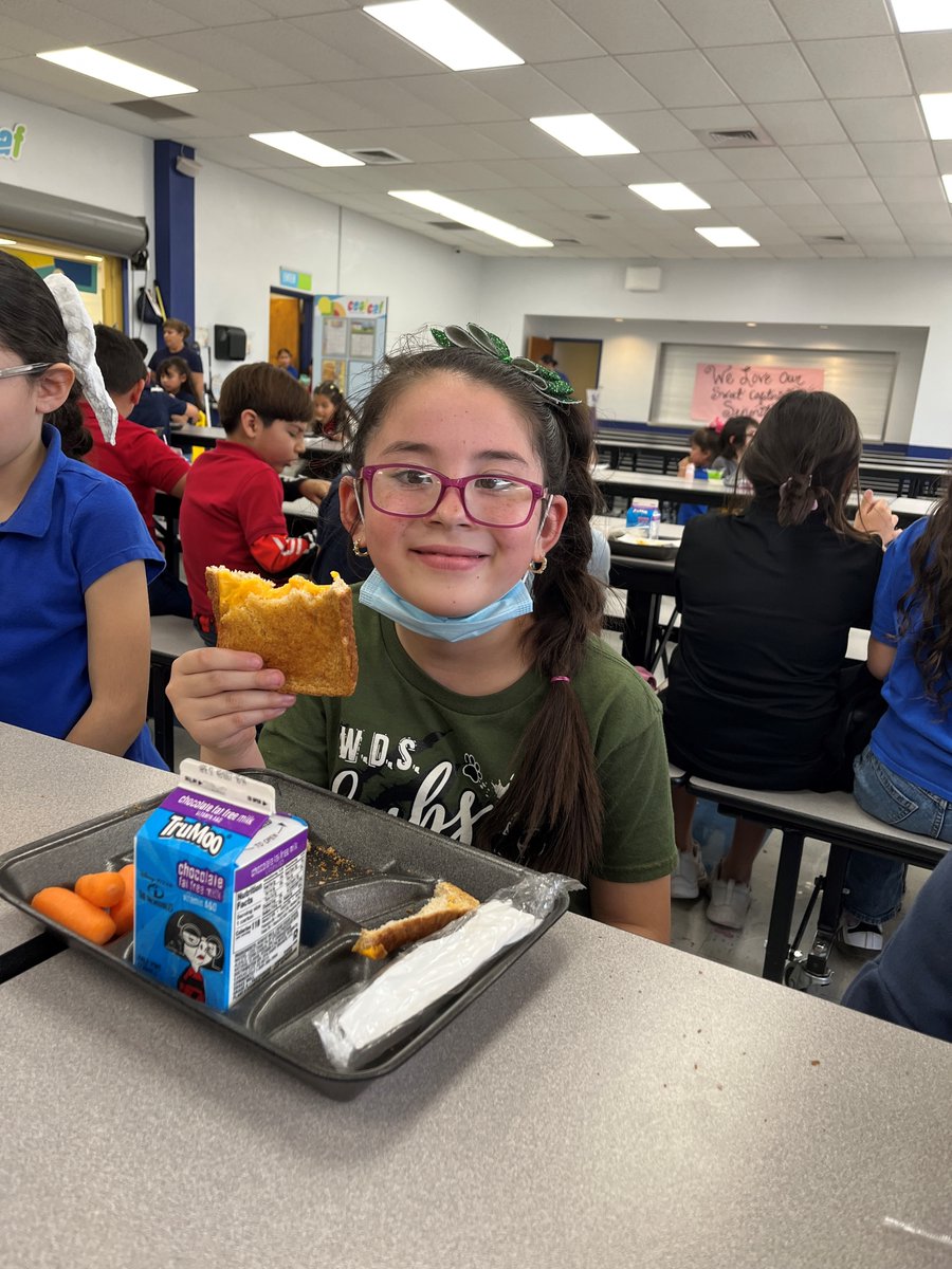 These happy students at WD Surratt Elementary enjoyed National Grilled Cheese Day last Thursday with us! We love to see those great big smiles! #StudentNutrition #ClintISD #WDSurrattCubs