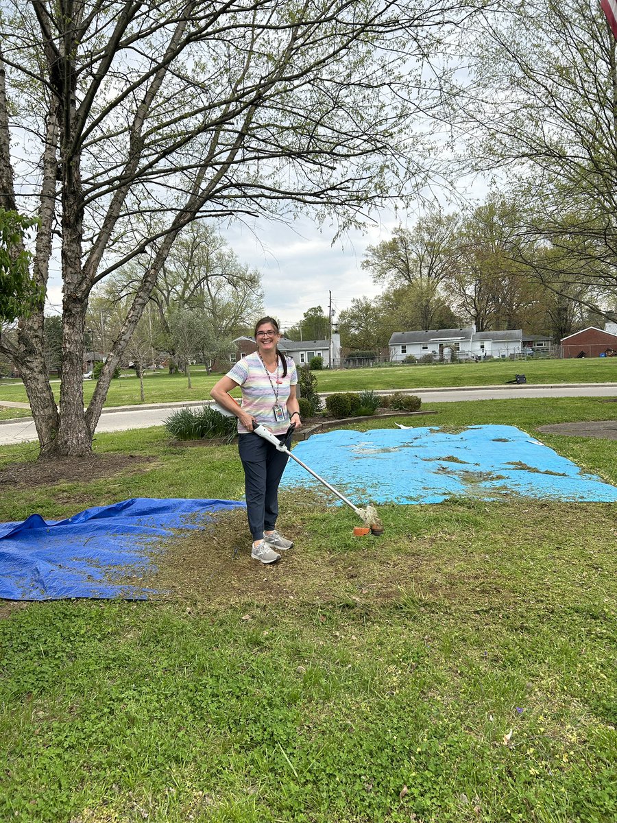 Cara Caudill, NBCT (@caracaudill) on Twitter photo Mrs. Bowling is preparing the grounds for the second grade pollination garden, bridging the work of <a href="/ELeducation/">EL Education</a> and the arrays introduced in <a href="/IllustrateMath/">Illustrative Mathematics</a>
<a href="/GreathouseLions/">Greathouse Shryock</a> <a href="/AIC_Greathouse/">Meigan Retic</a> <a href="/MrIceClass/">Mr. Ice</a> <a href="/GHSPrincipal/">Kim Slusher</a> Mrs. Bowling is preparing the grounds for the second grade pollination garden, bridging the work of <a href="/ELeducation/">EL Education</a> and the arrays introduced in <a href="/IllustrateMath/">Illustrative Mathematics</a>
<a href="/GreathouseLions/">Greathouse Shryock</a> <a href="/AIC_Greathouse/">Meigan Retic</a> <a href="/MrIceClass/">Mr. Ice</a> <a href="/GHSPrincipal/">Kim Slusher</a>