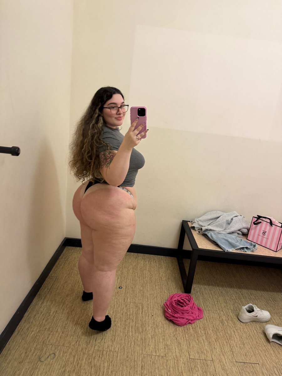 That tan line tho 😩