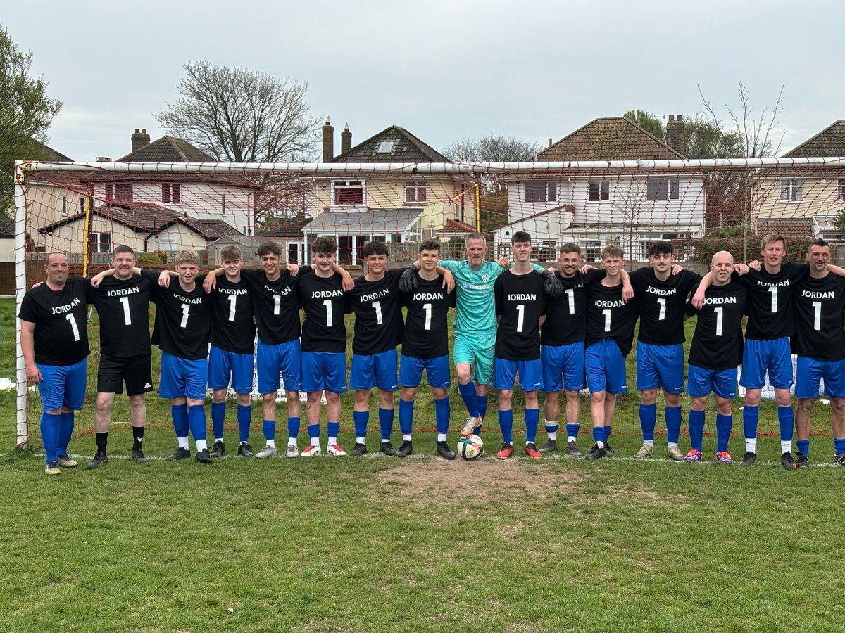 Saltford_FC's tweet image. Our thoughts and prayers are with Jordan, our young goalkeeper, who has been seriously injured in a recent accident. Everyone at Saltford Football Club is sending strength and love to Jordan and his family. Our first team were keen to show their support for him on Saturday🙏🏻