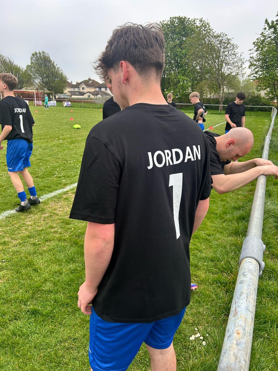 Saltford_FC's tweet image. Our thoughts and prayers are with Jordan, our young goalkeeper, who has been seriously injured in a recent accident. Everyone at Saltford Football Club is sending strength and love to Jordan and his family. Our first team were keen to show their support for him on Saturday🙏🏻
