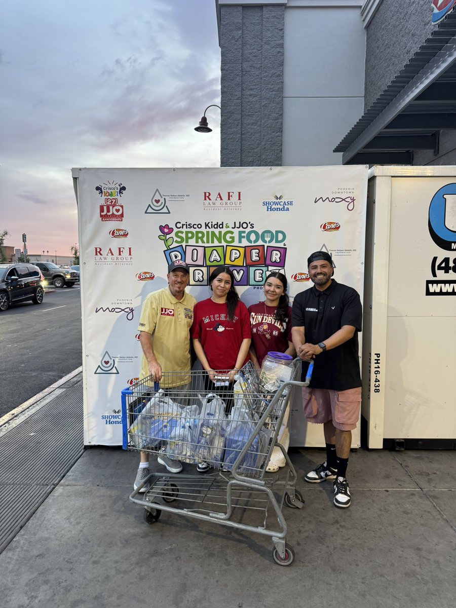 Day 3 MVPS go to our volunteers and donors of the Spring Food &amp; Diaper Drive - THANK YOU so much!

Bring your canned goods, water, diapers, and hygiene items to the Walmart in Maryvale until 8p TODAY.

#sfdd #sfdd2025 #criscoskids #jjocharities #stvincentdepaul #umom