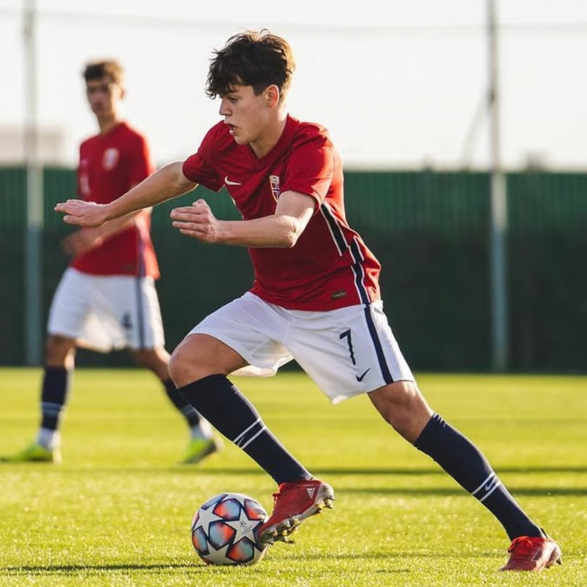 FabrizioRomano's tweet image. 🚨🟣🔵 Aston Villa are advancing in talks to sign 18 year old Norwegian wonderkid Sverre Nypan.
Negotiations underway on both club and player side as @Ole_Saga reported, as Villa presented their project weeks ago.
Talks ongoing to win the race over Man City/Girona and Arsenal.