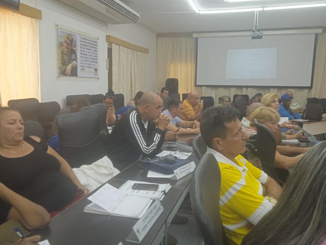 Se realizan las conclusiones de la visita al Decreto 87 a la empresa #Avilmat, sin señalamientos.
Seguimos en combate
#LatirAvileño
<a href="/PaulinoPrezVie1/">Paulino Pérez Viera</a> 
<a href="/Emp_Avilmat/">Empresa Materiales de Construcción Ciego de Ávila</a>