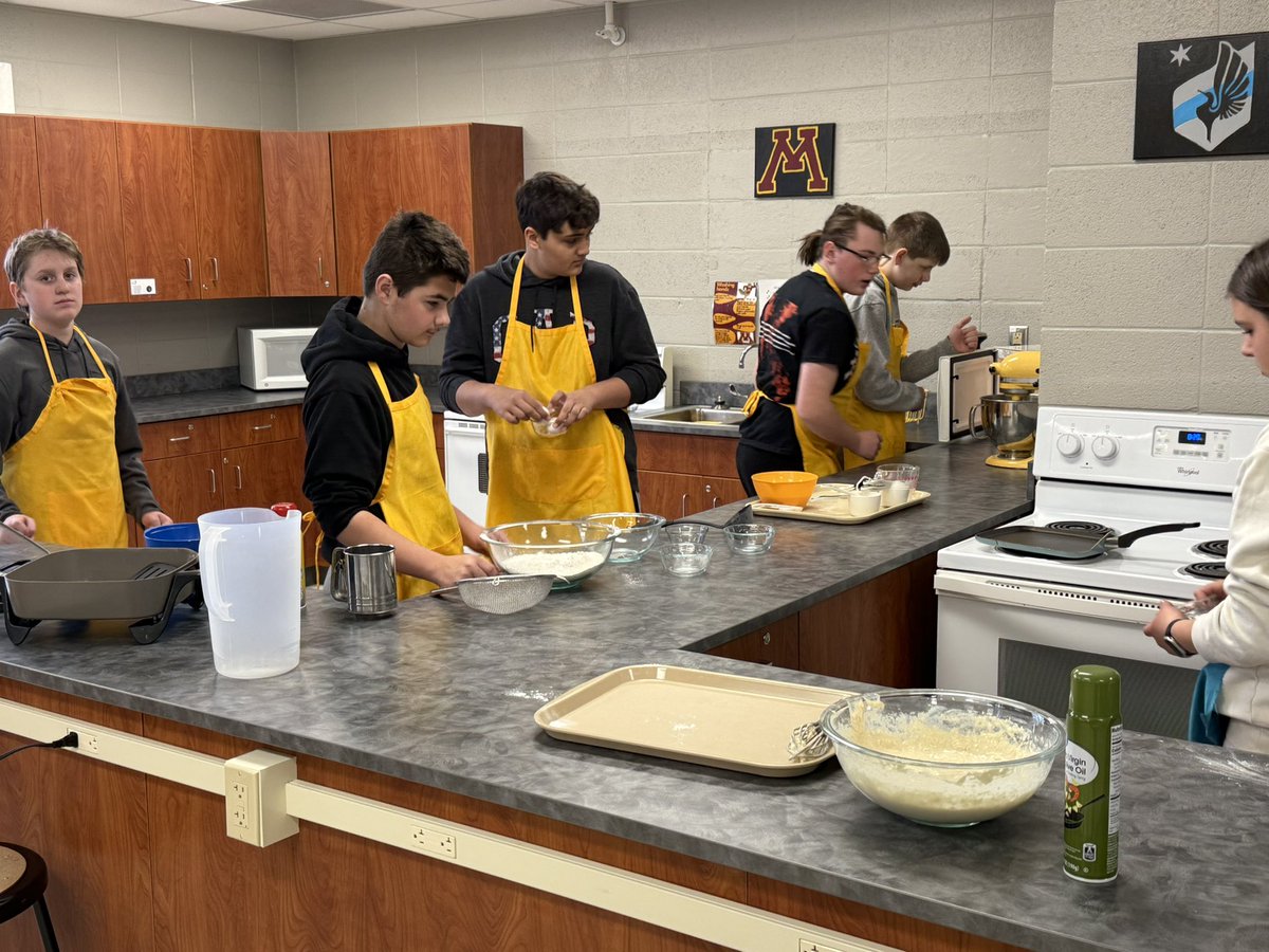 BizMathGuy's tweet image. Business Math 8 - In this lab, we applied cost analysis skills by comparing the total ingredient costs of different pancake recipes. It showed how basic math skills are useful for everyday decisions, like grocery shopping and meal planning. @ByronMSBears @ByronBears #BizMathGuy