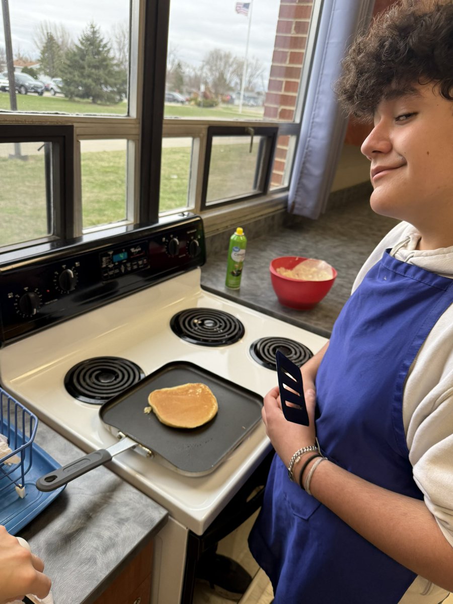 BizMathGuy's tweet image. Business Math 8 - In this lab, we applied cost analysis skills by comparing the total ingredient costs of different pancake recipes. It showed how basic math skills are useful for everyday decisions, like grocery shopping and meal planning. @ByronMSBears @ByronBears #BizMathGuy