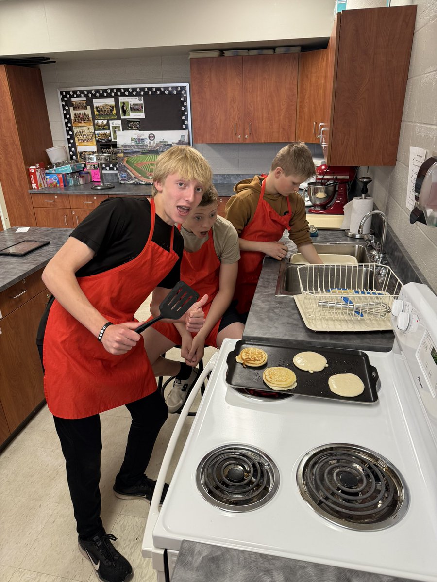 BizMathGuy's tweet image. Business Math 8 - In this lab, we applied cost analysis skills by comparing the total ingredient costs of different pancake recipes. It showed how basic math skills are useful for everyday decisions, like grocery shopping and meal planning. @ByronMSBears @ByronBears #BizMathGuy
