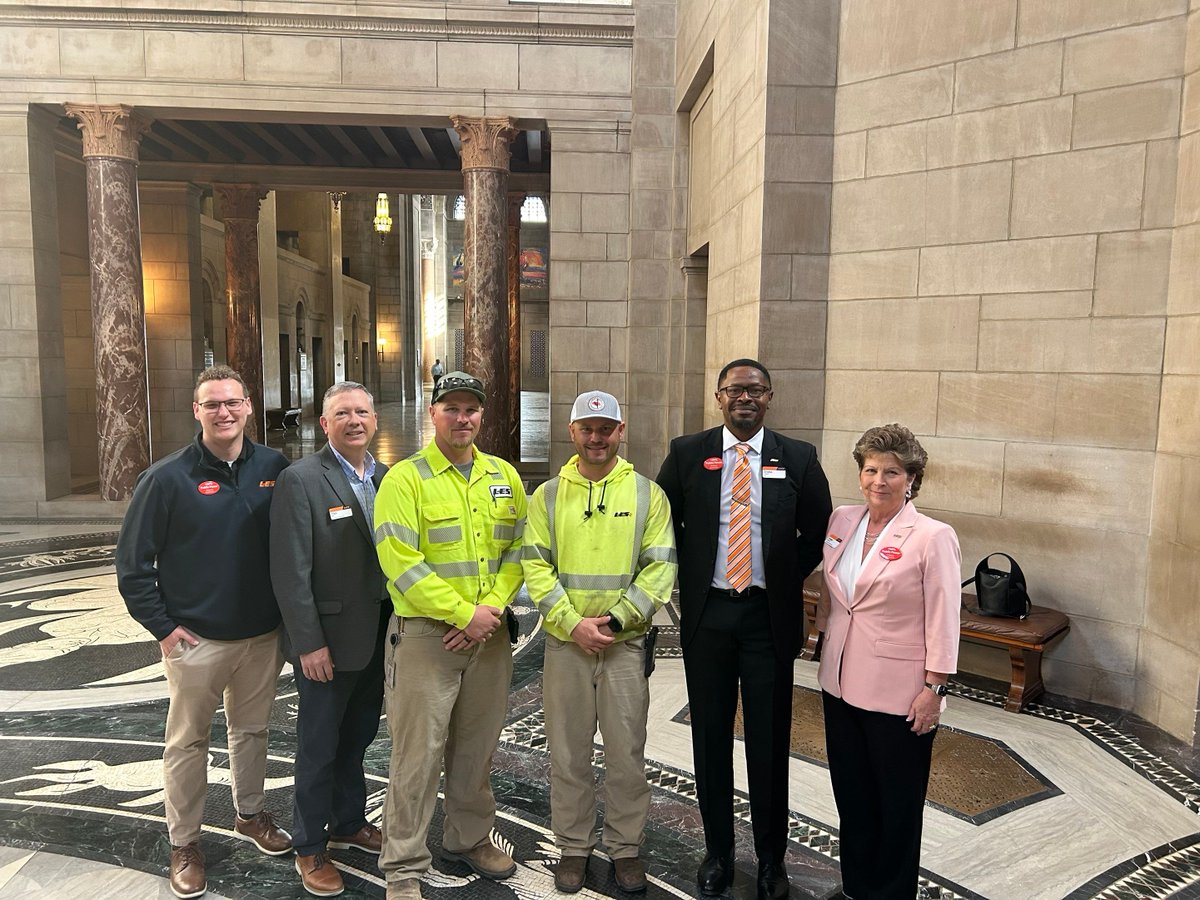 Happy Nebraska Lineworker Appreciation Day! Thank you to the Nebraska Power Association for inviting LES to join with area utilities to visit with Governor Pillen and our state senators about the important work they do for our customer-owners, every day.  #ThankALineworker