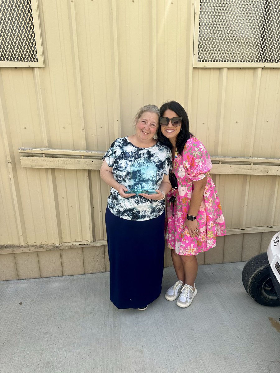 LAForestOak's tweet image. 🎉 Congratulations to our 2024–2025 Teacher of the Year, Ms. Schurman! 🎉
Your unwavering commitment, passion, and excellence in education inspire us all. Thank you for making a lasting difference in our students’ lives. We are proud to have you as part of our school community!