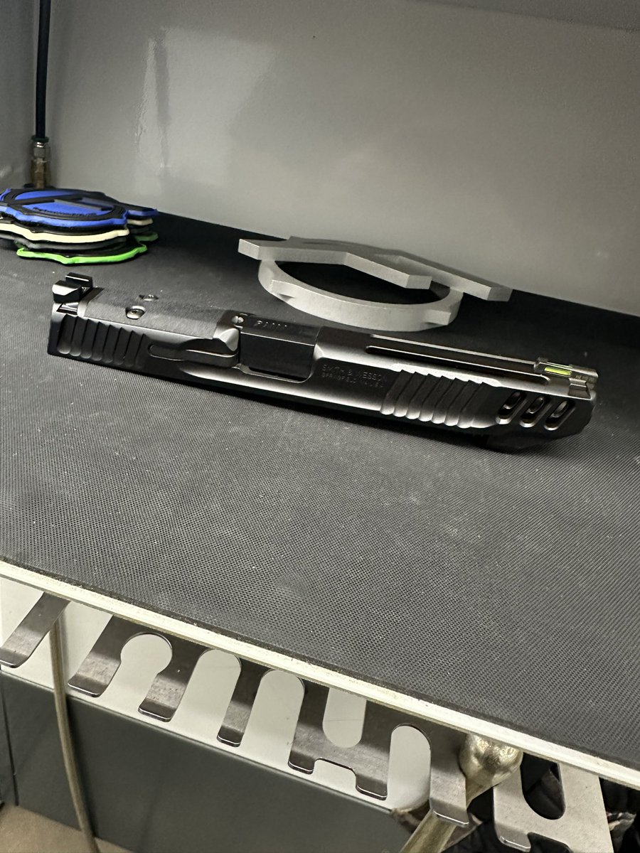 Floyds Custom Shop tweet media